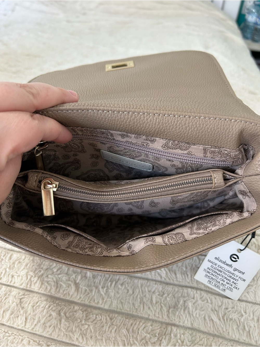 Elizabeth Grant Quilted Crossbody Bag with Gold Hardware - Picture 7 of 11